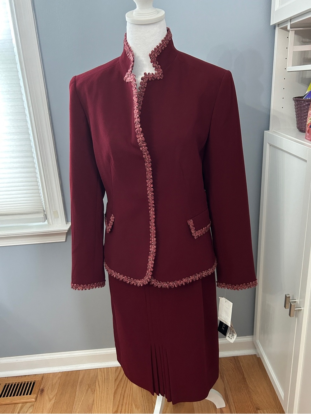 Nipon Boutique NWT Skirt Suit Size 6 Deep Red Burgundy Trimmed Jacket Pleated